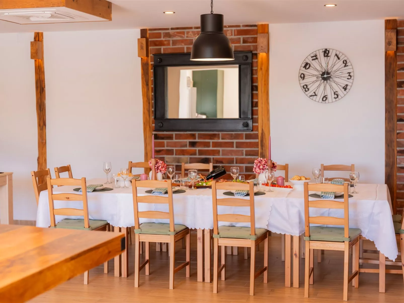 House Tri srca - Inside