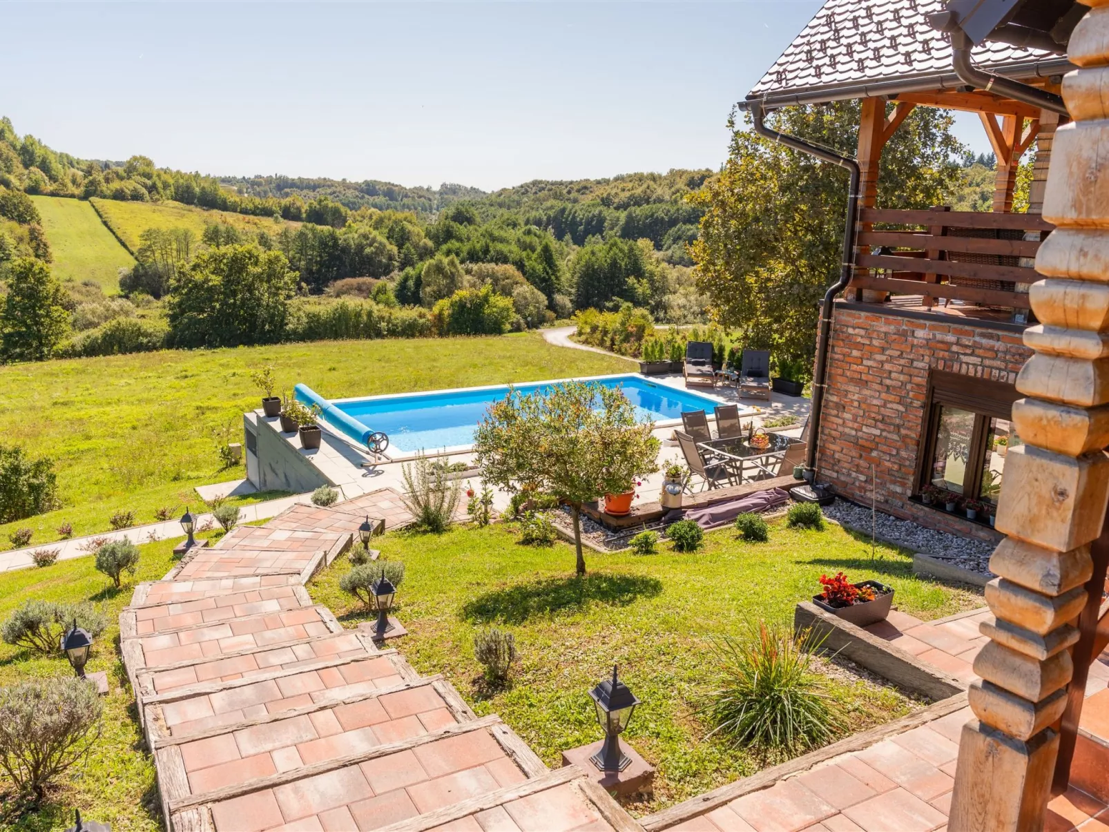 House Tri srca - Outside