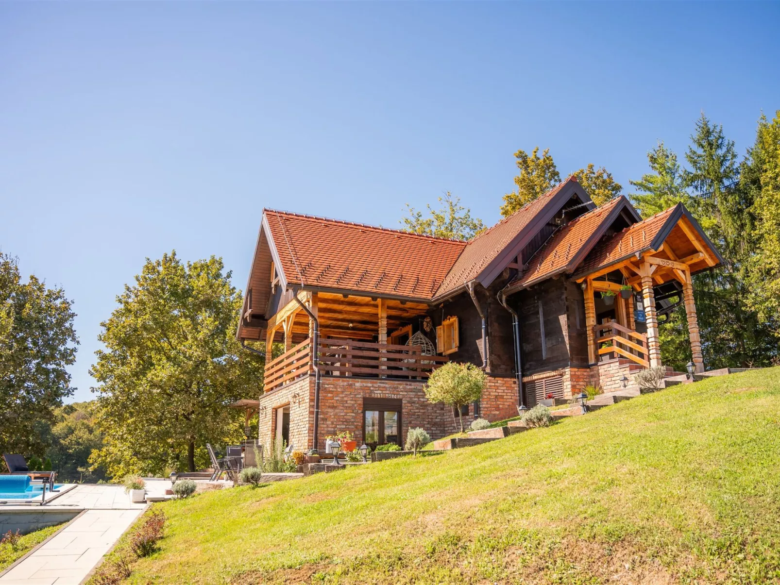 House Tri srca - Outside