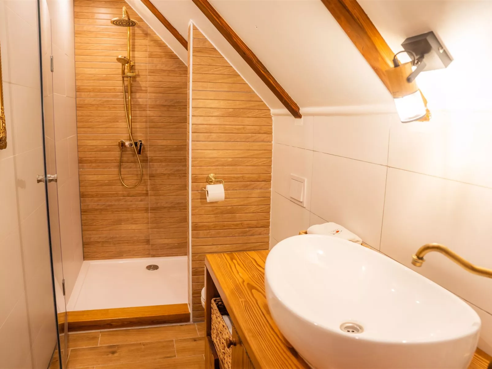 House Tri srca - Inside