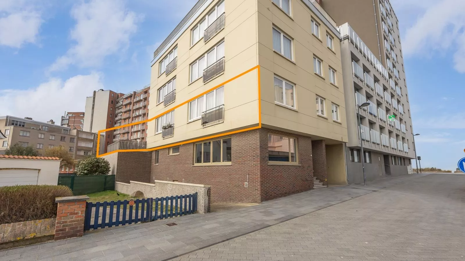 Rising Sun - 0101 - Extérieur