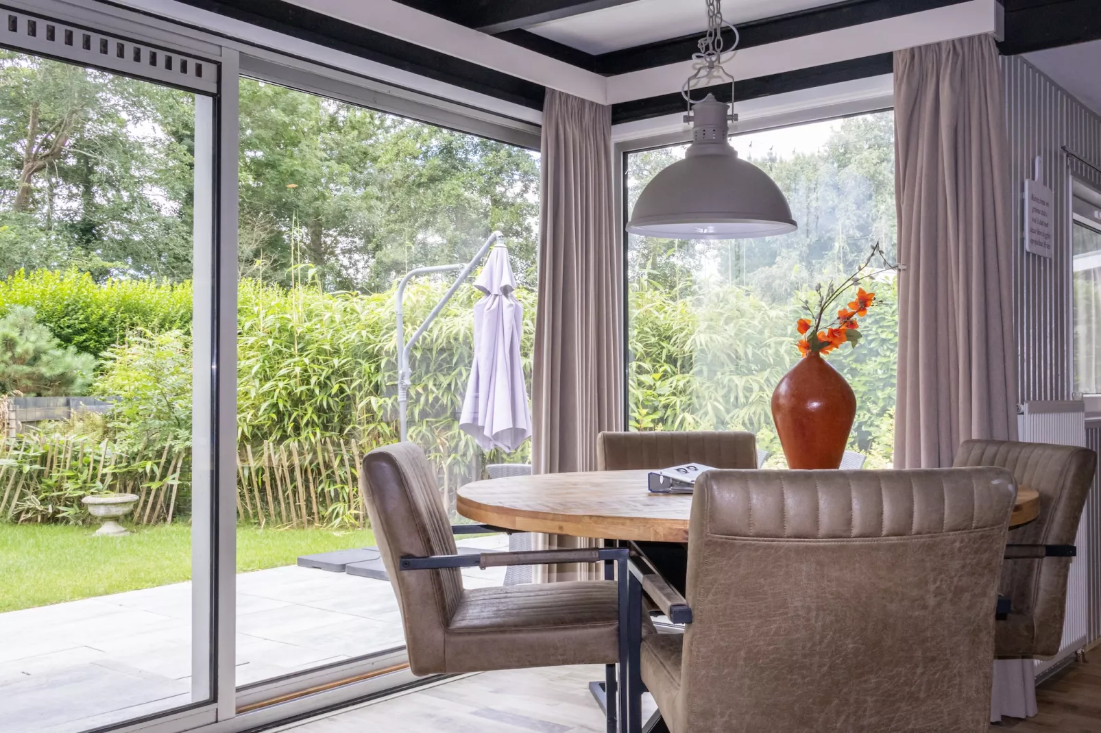 Huis & Meer nabij het Ijsselmeer