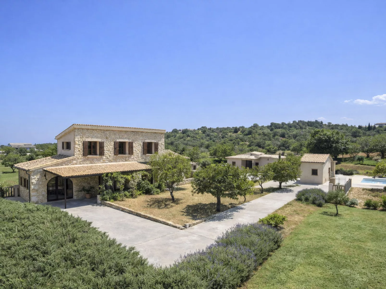 Cas Ciutada - Outside