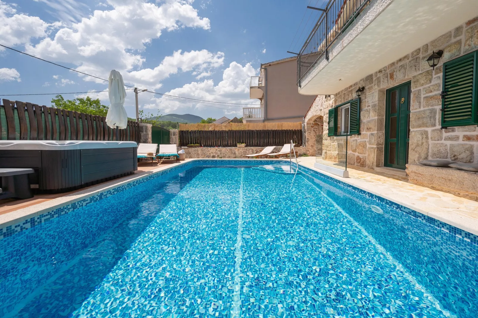 VILLA OLD HOUSE - Schwimmbad