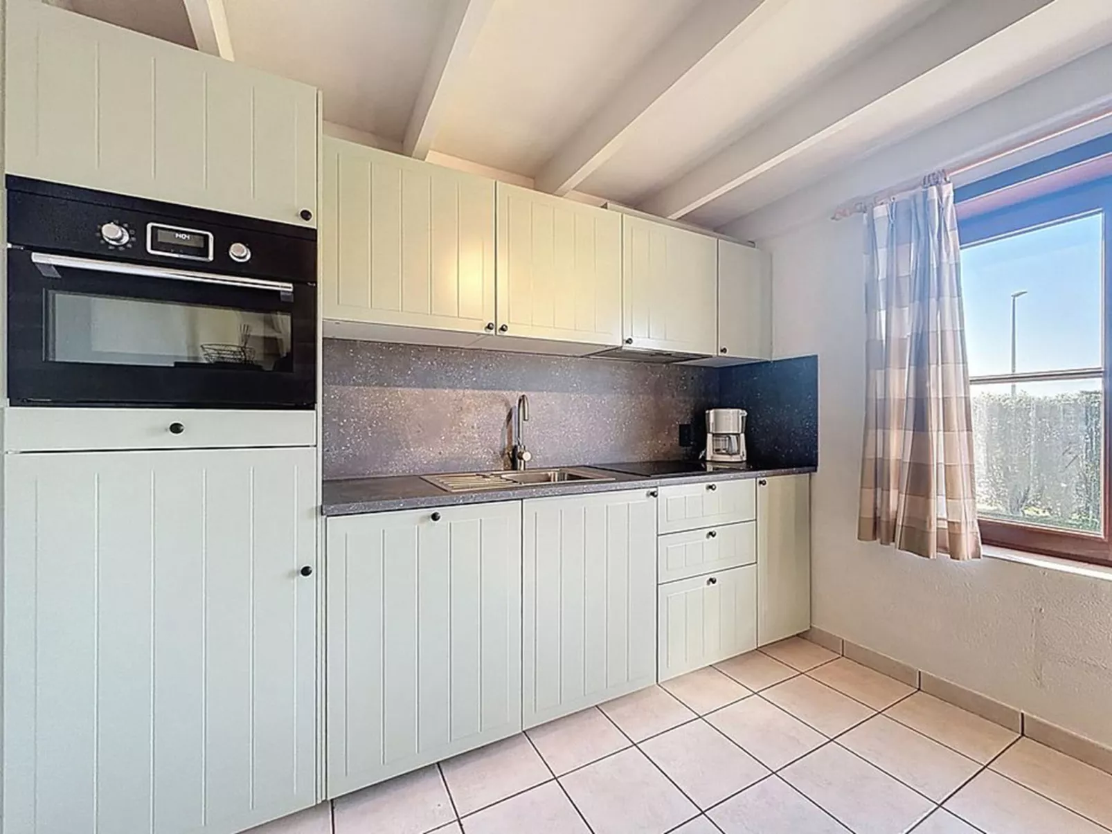 Fabiola with parking & garden - Dedans