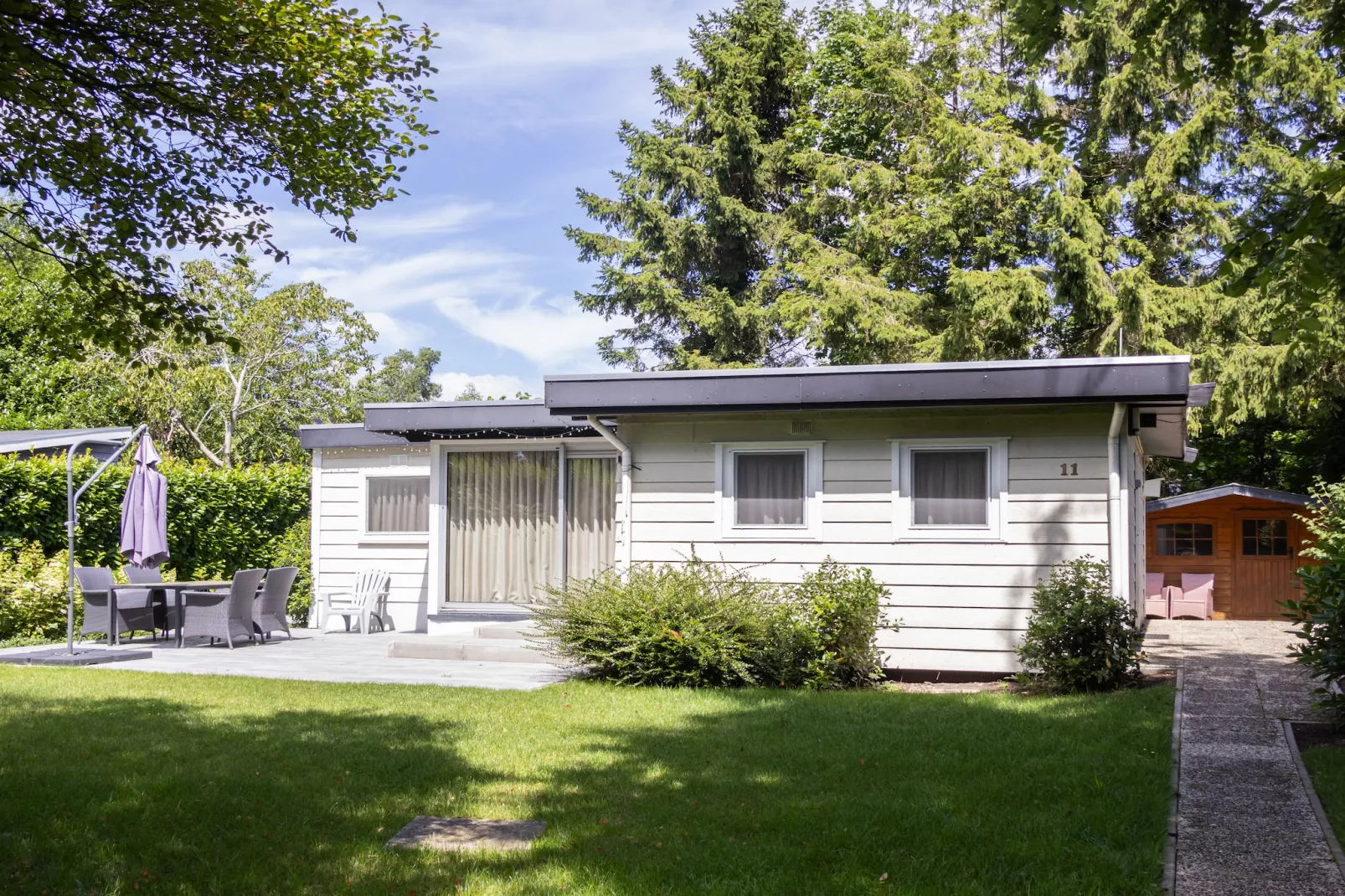 Huis & Meer nabij het Ijsselmeer - Außenbereich Sommer