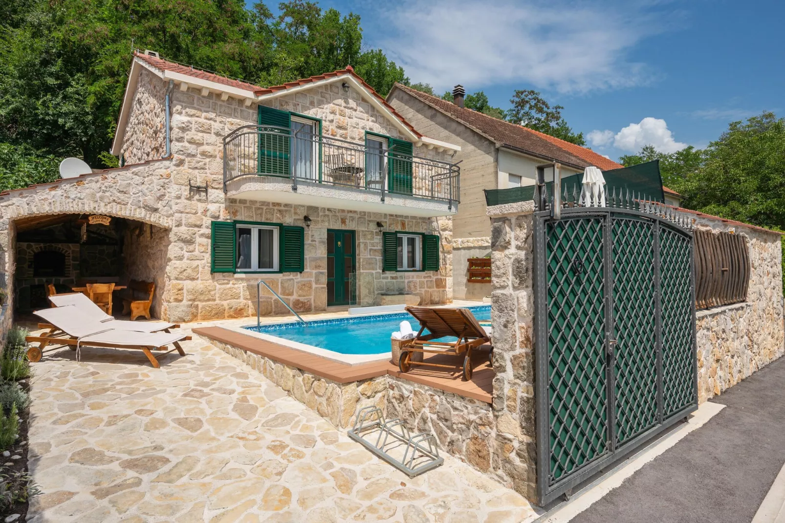 VILLA OLD HOUSE - Außenbereich Sommer