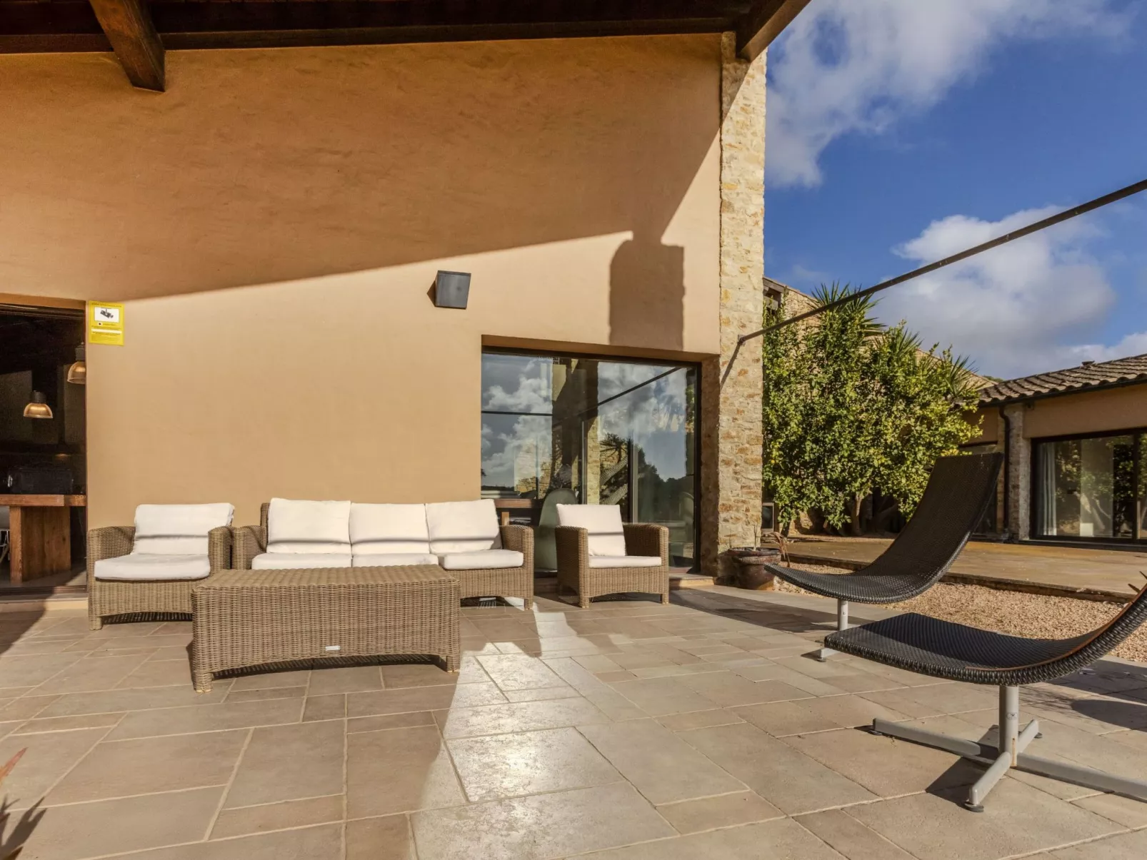 Mas Oliveres - Outside