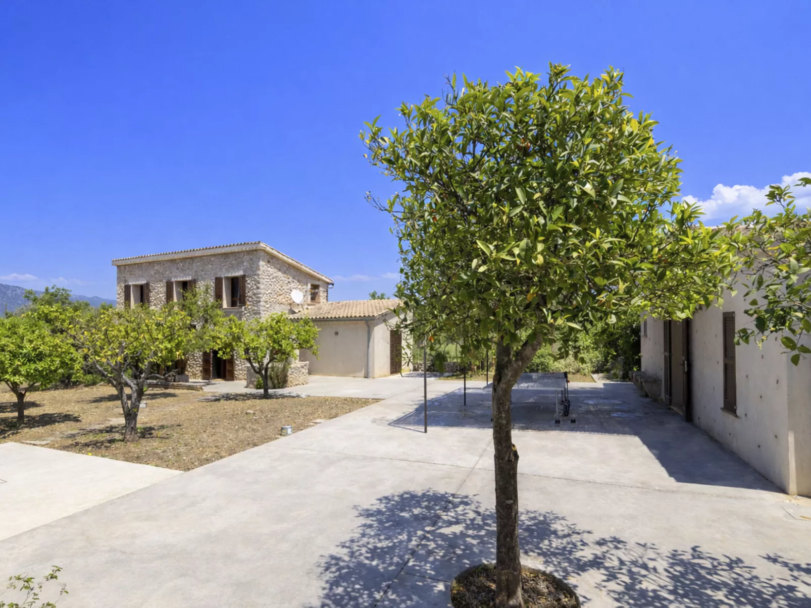 Cas Ciutada - Outside