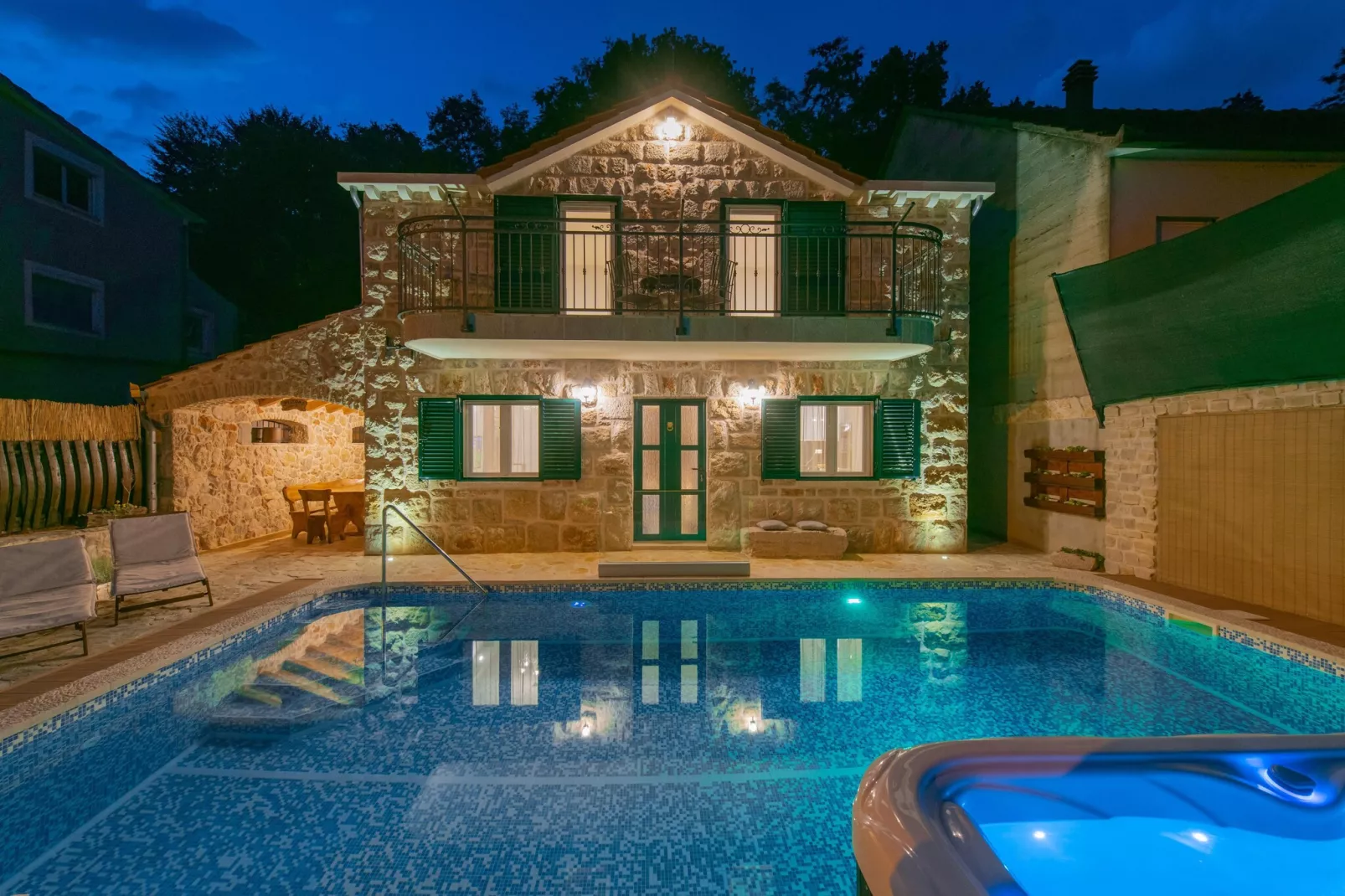 VILLA OLD HOUSE - Außenbereich Sommer