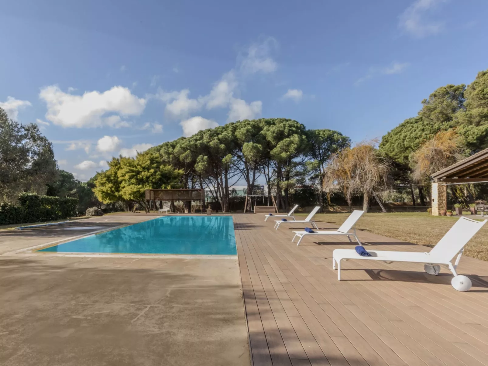 Mas Oliveres - Outside