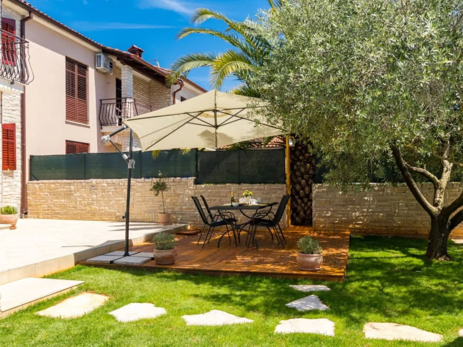 Villa Pietra - Draußen