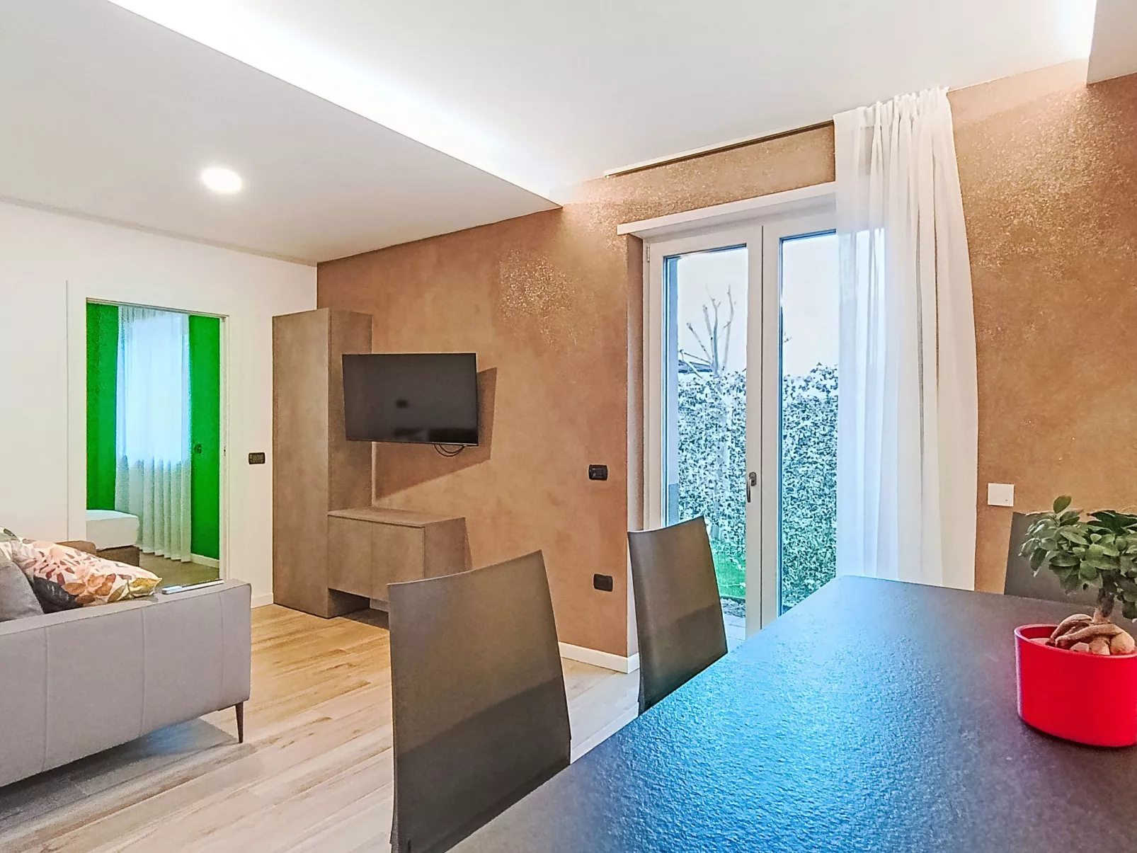 Garda Oasis - Inside