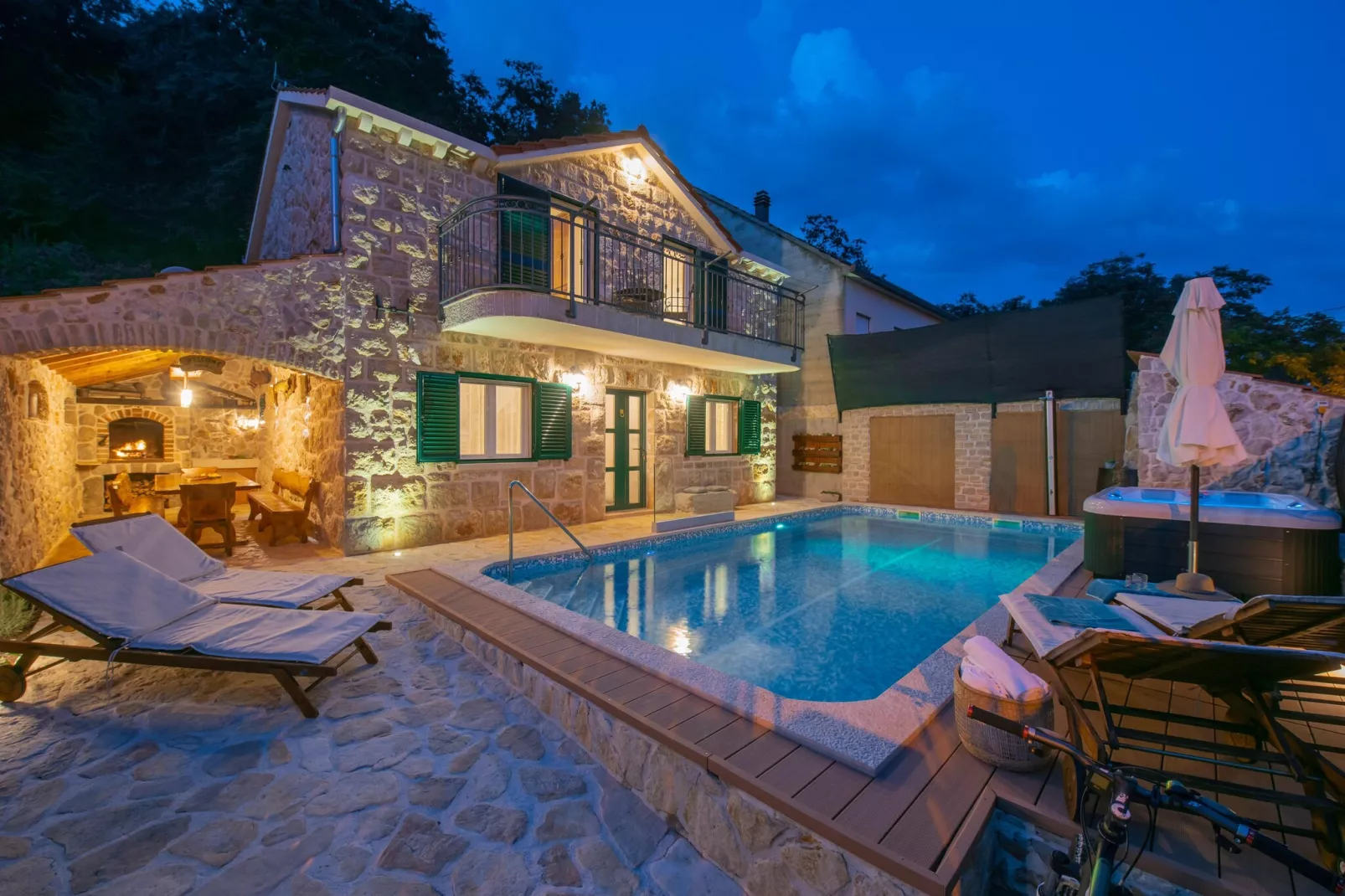 VILLA OLD HOUSE - Außenbereich Sommer