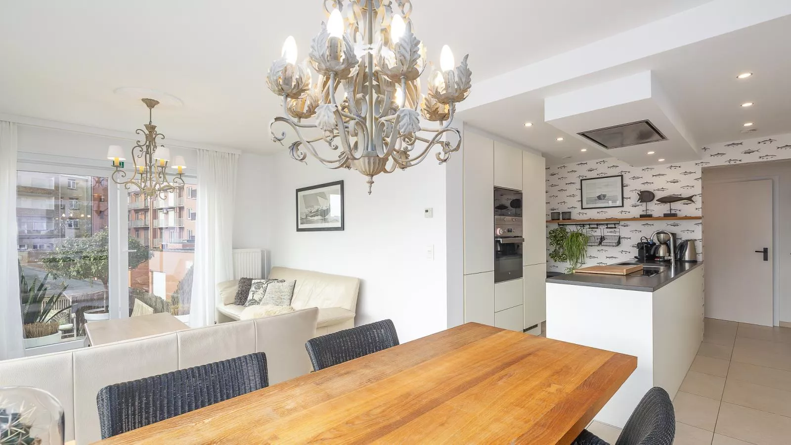 Rising Sun - 0101 - Salon