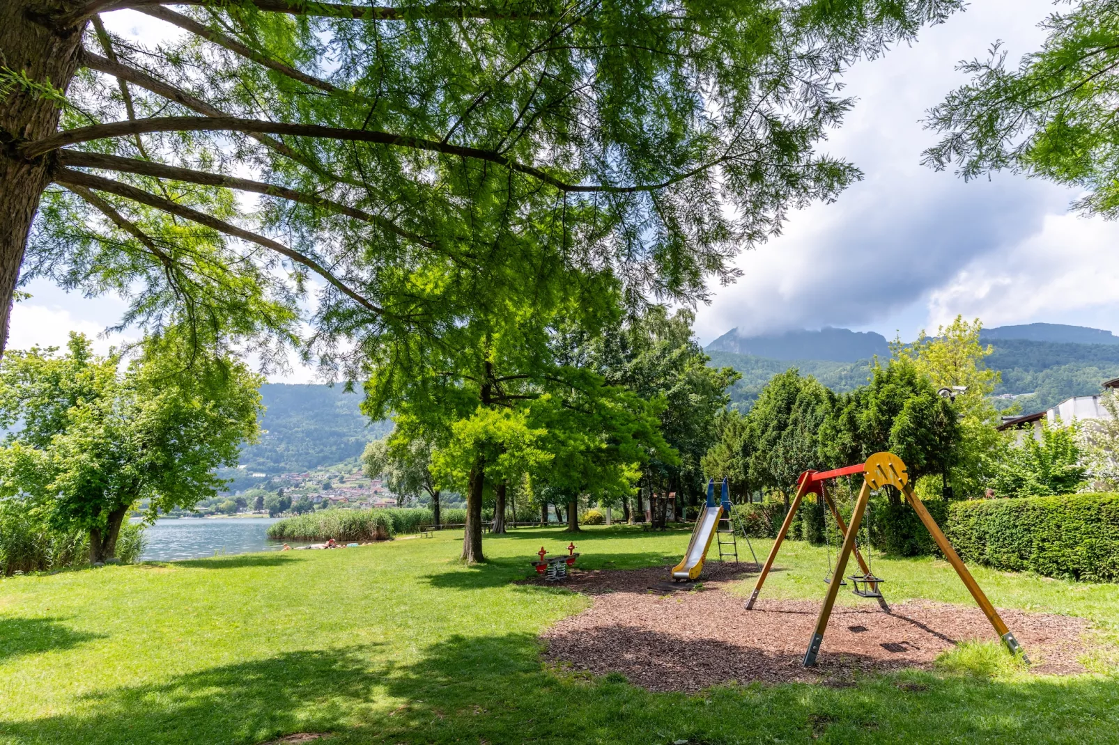 Caldonazzo Family Collection - LODGE SUPERIOR FAMILY - Gardens in summer