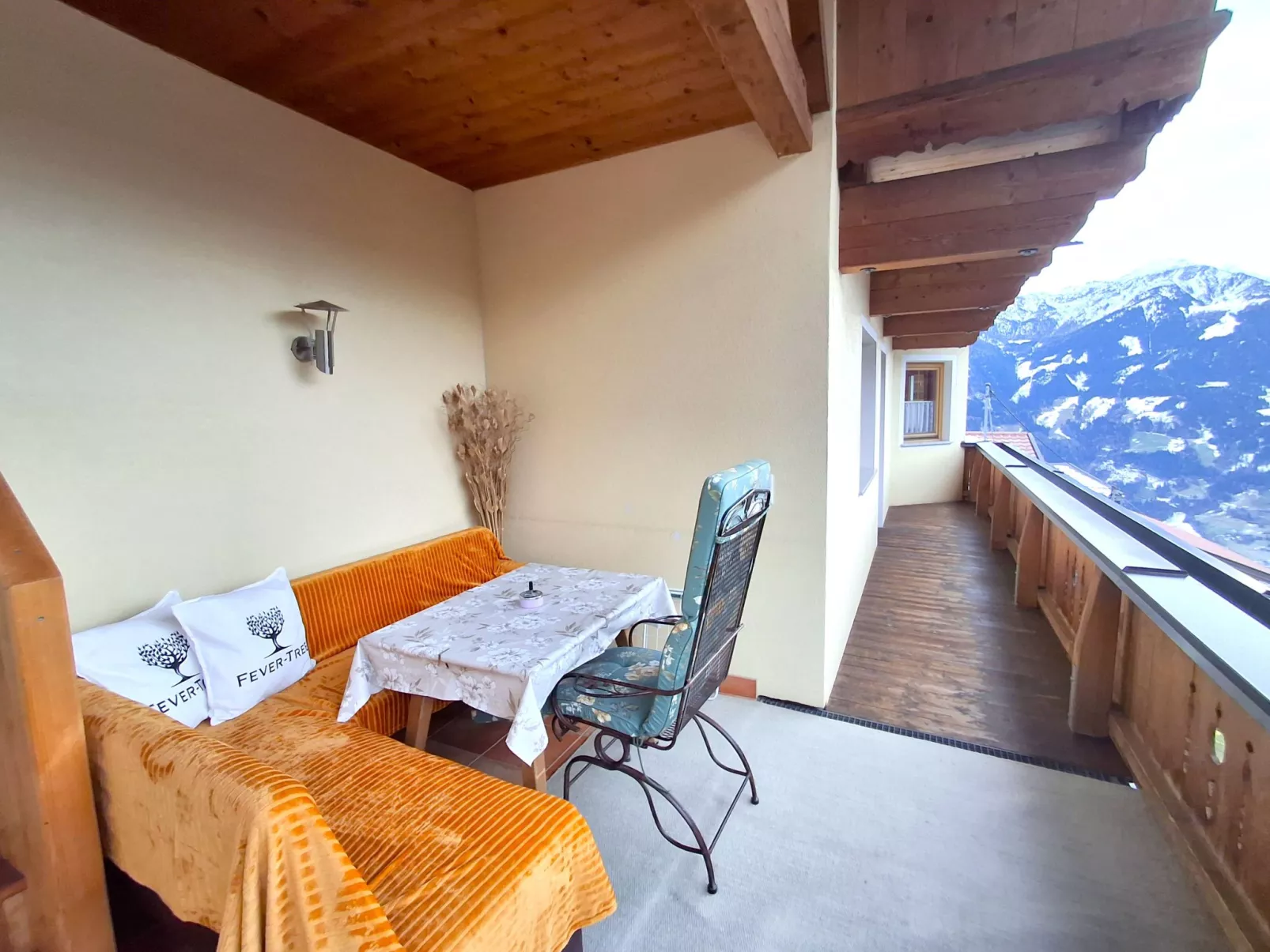 Reichegger - Outside