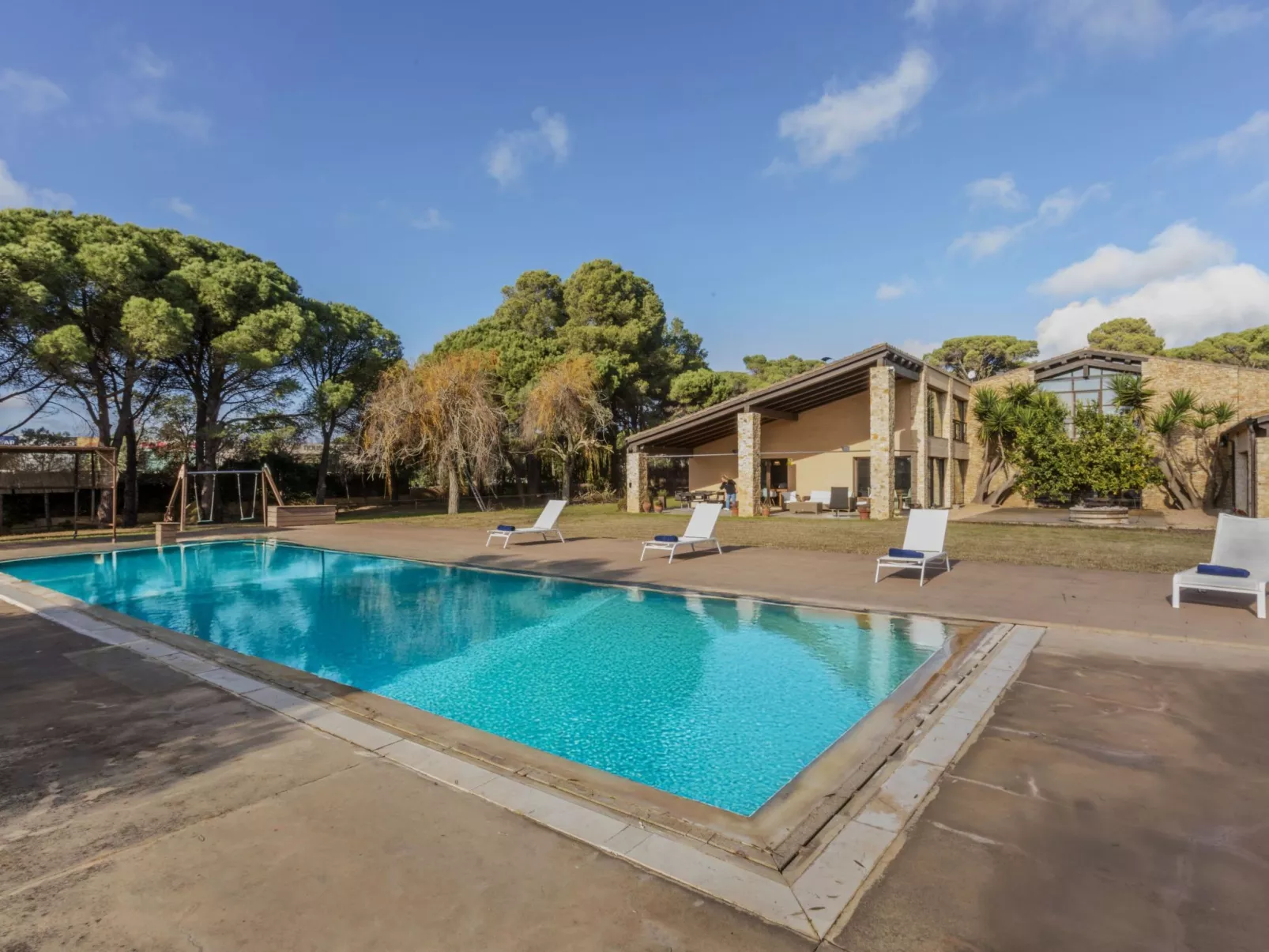 Mas Oliveres - Outside