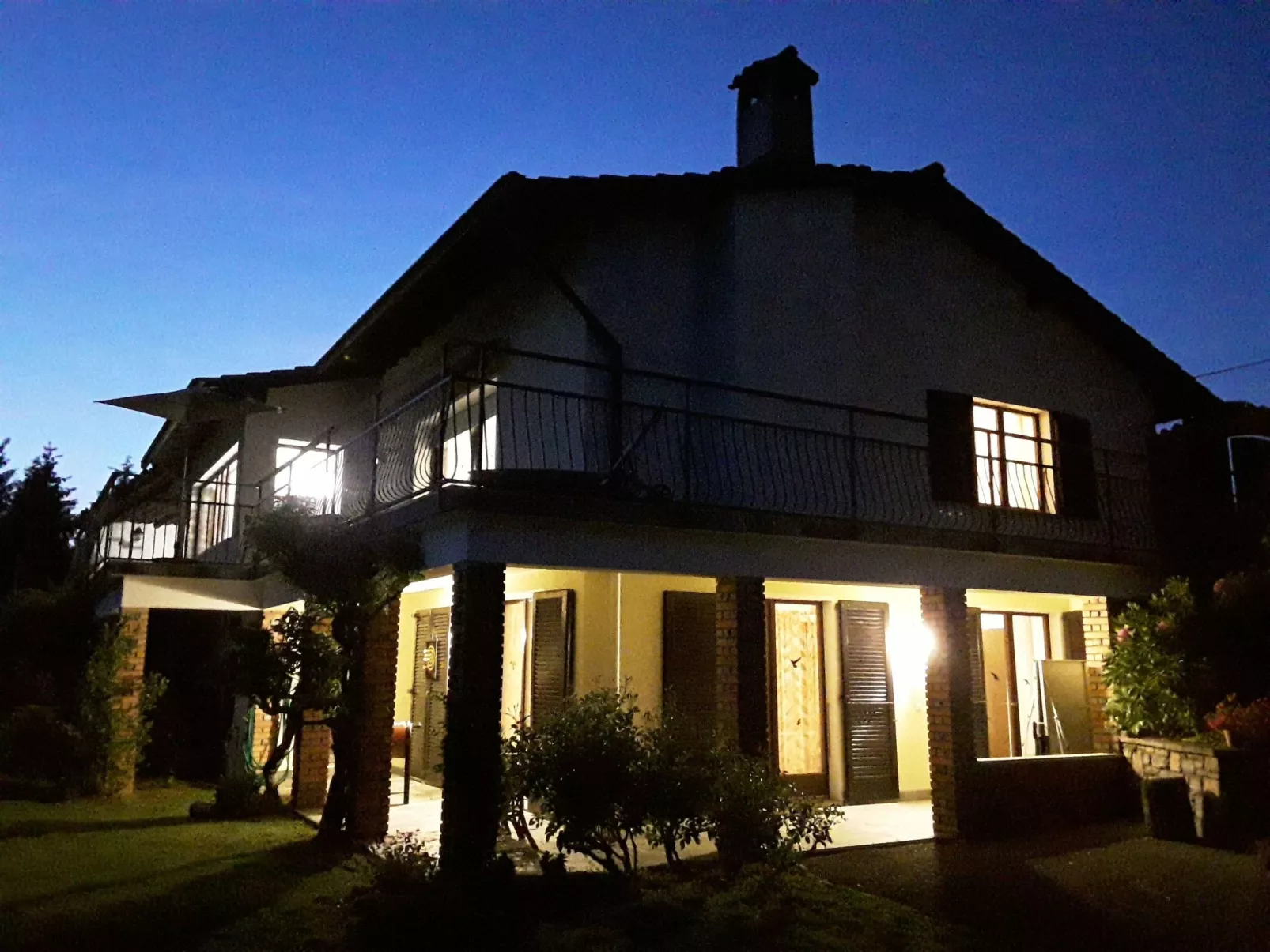 Villa mit geschlossenem Garten und schöner Aussi - Dehors