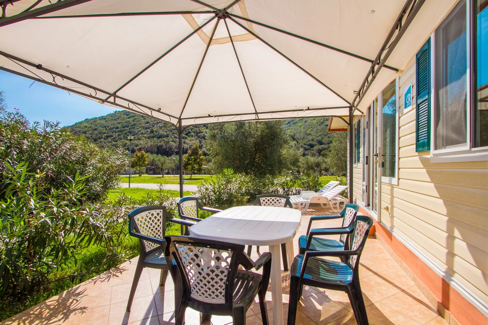 Camping Oliva / COMFORT mobile home COM - Terrasse/Balkon