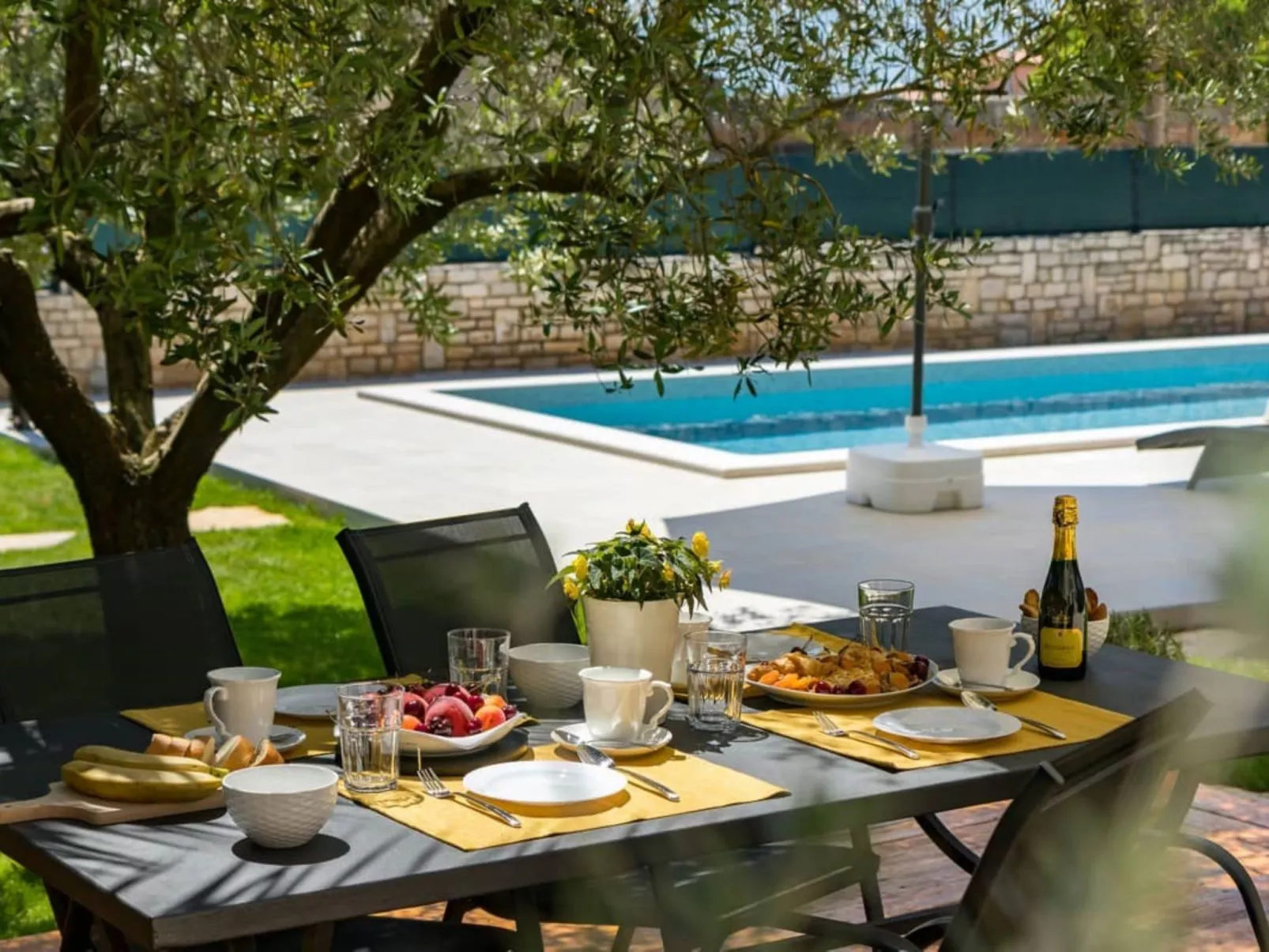 Villa Pietra - Draußen