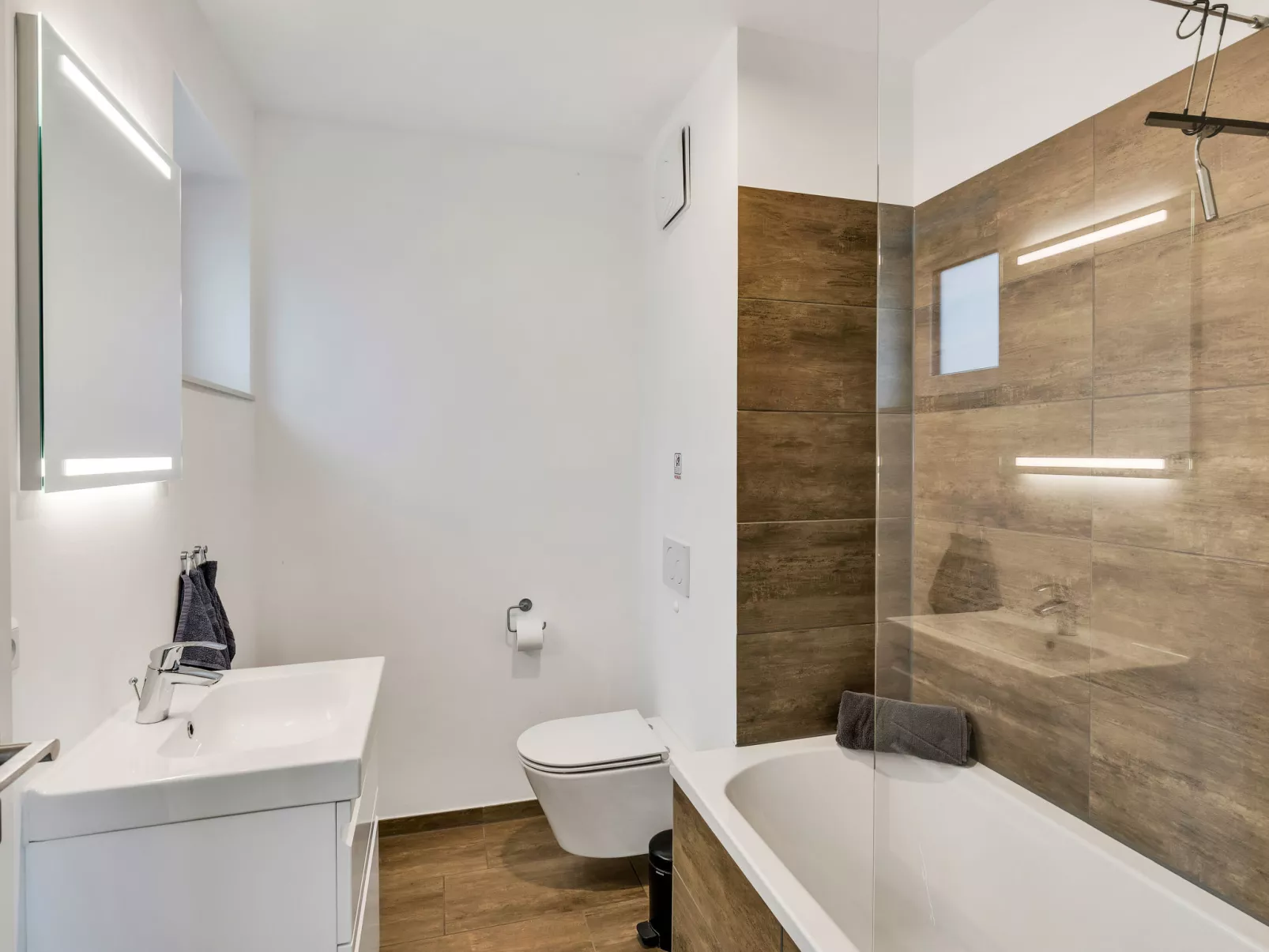 Penthouse Imort (654) - Inside