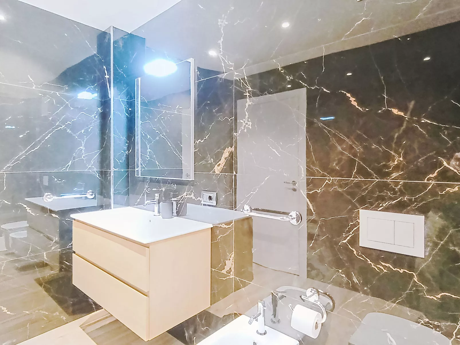 Garda Oasis and Horizon - Inside