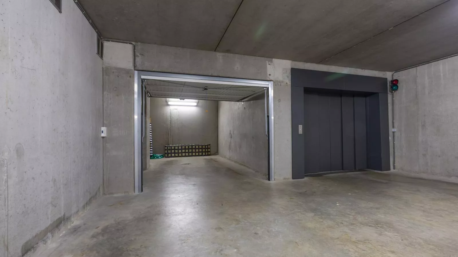 Libretto - 0602 + box 9 - Extérieur