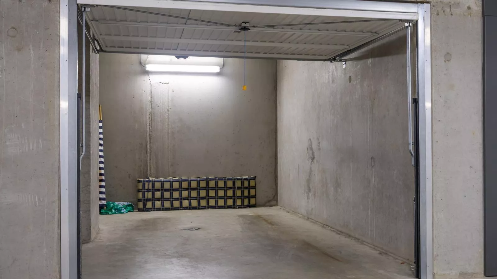 Libretto - 0602 + box 9 - Extérieur