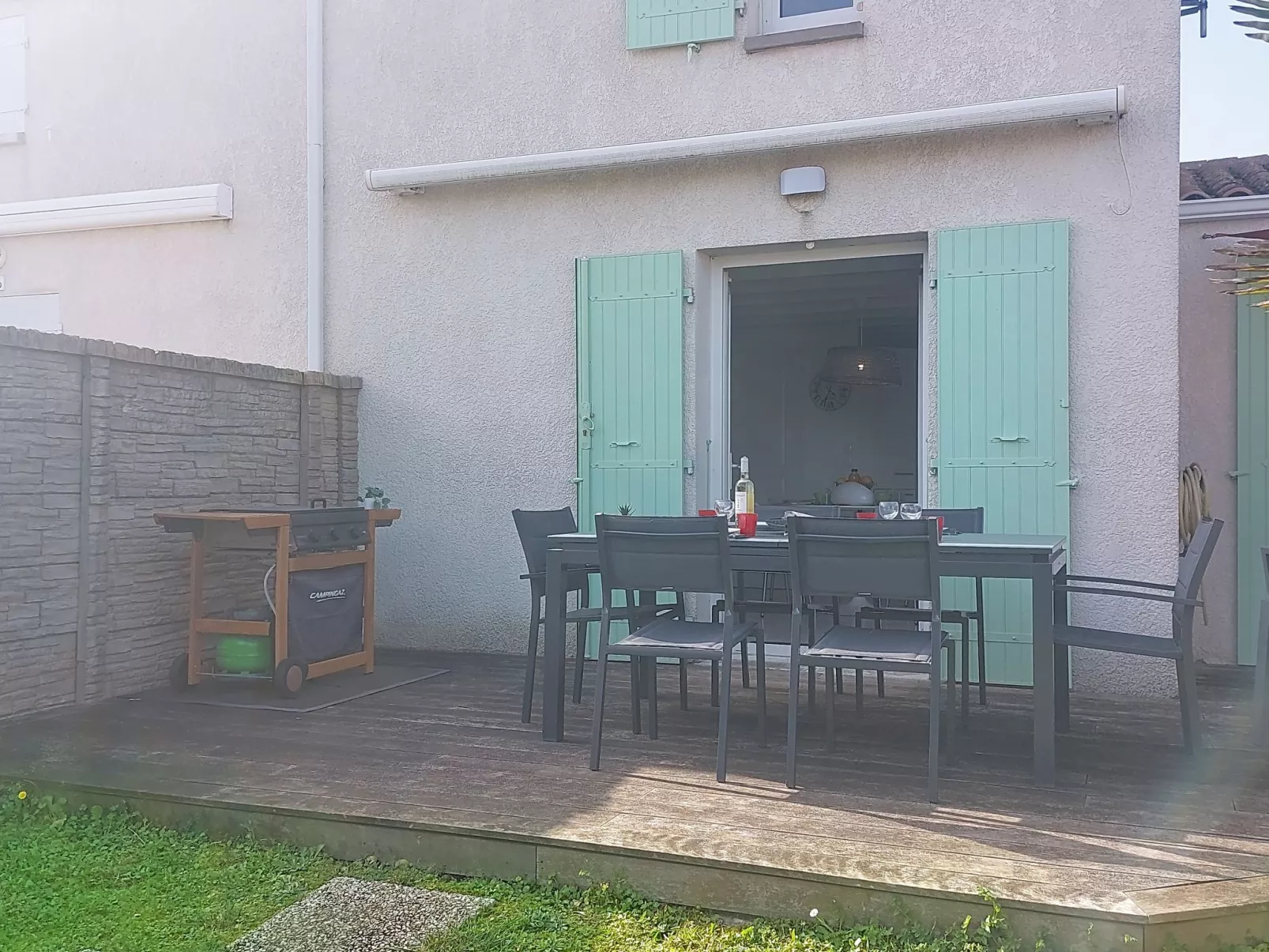 Les Alysées - Draußen