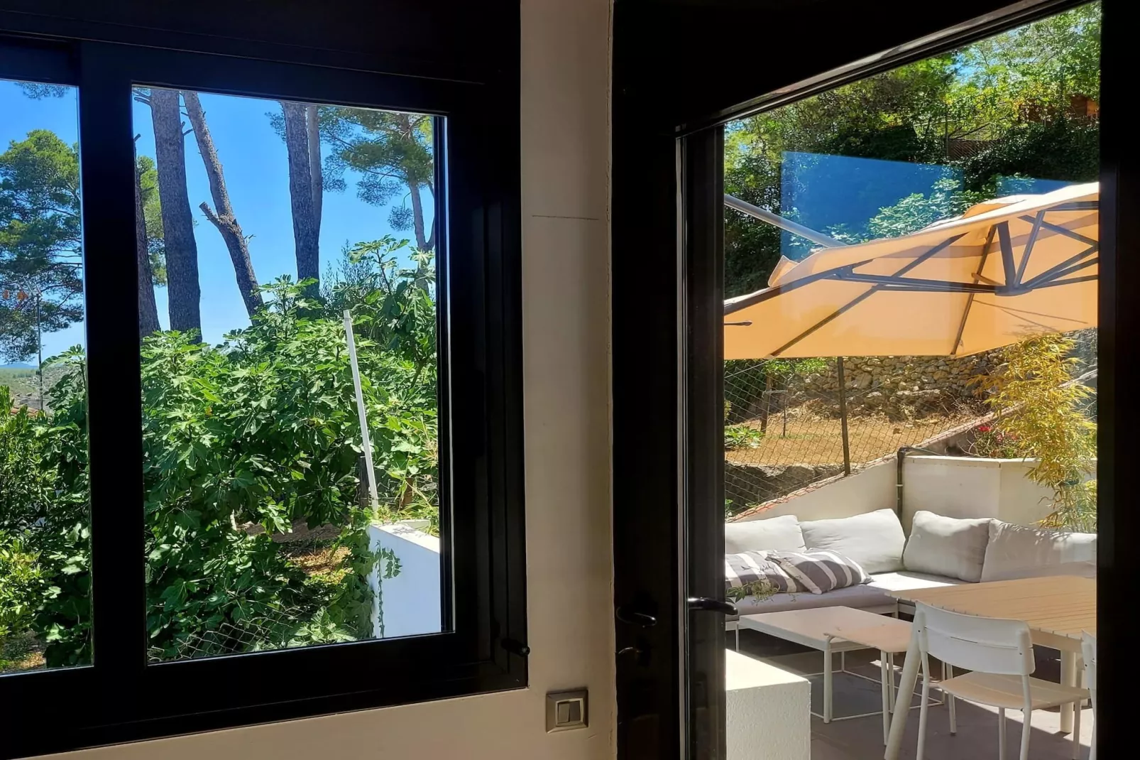 Villa con hermosa piscina cerca de Sitges - Aussicht Sommer