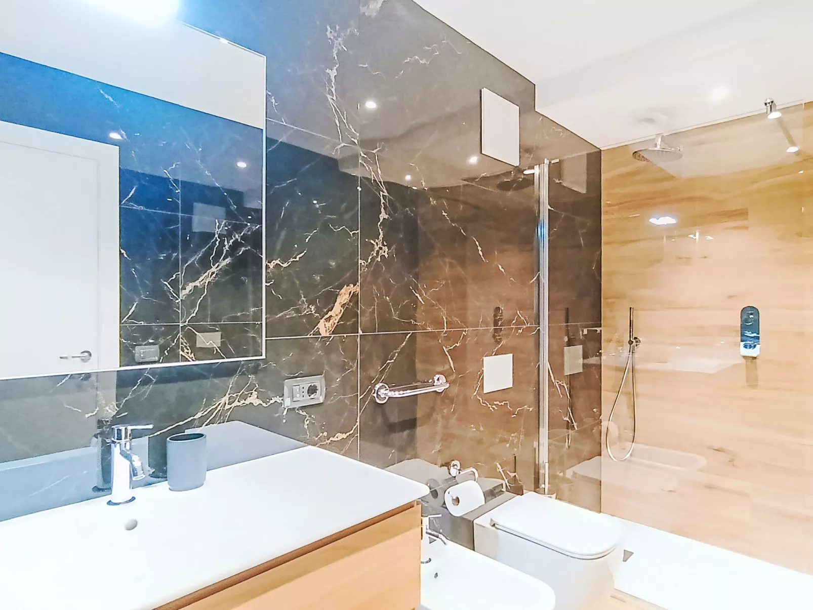 Garda Oasis - Inside