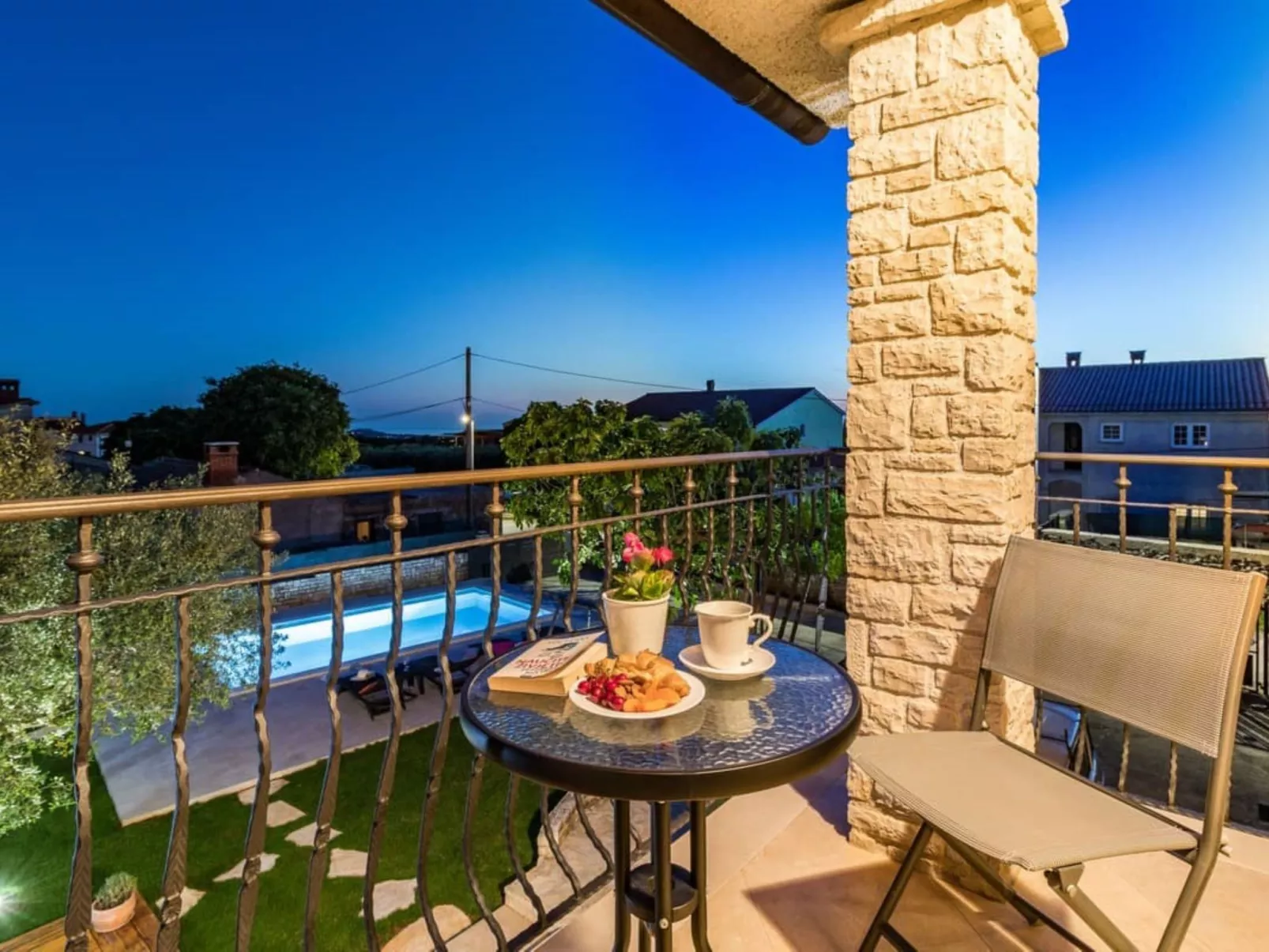 Villa Pietra - Draußen