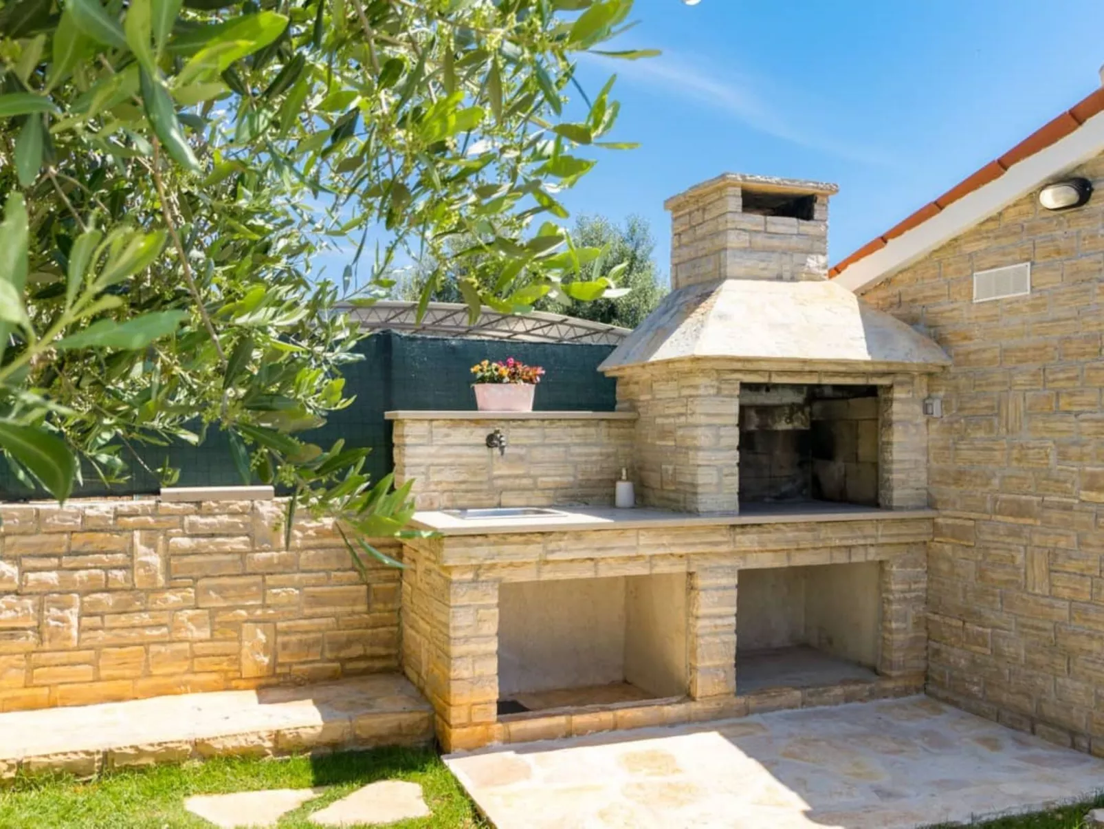 Villa Pietra - Draußen