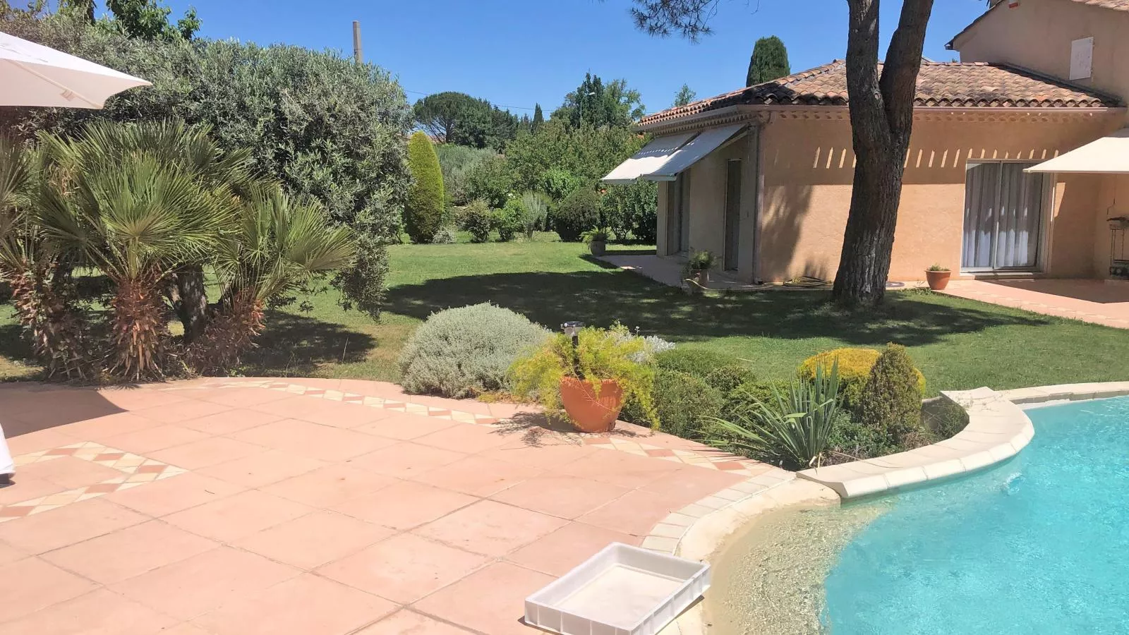 La Sarrazine-Gardens summer