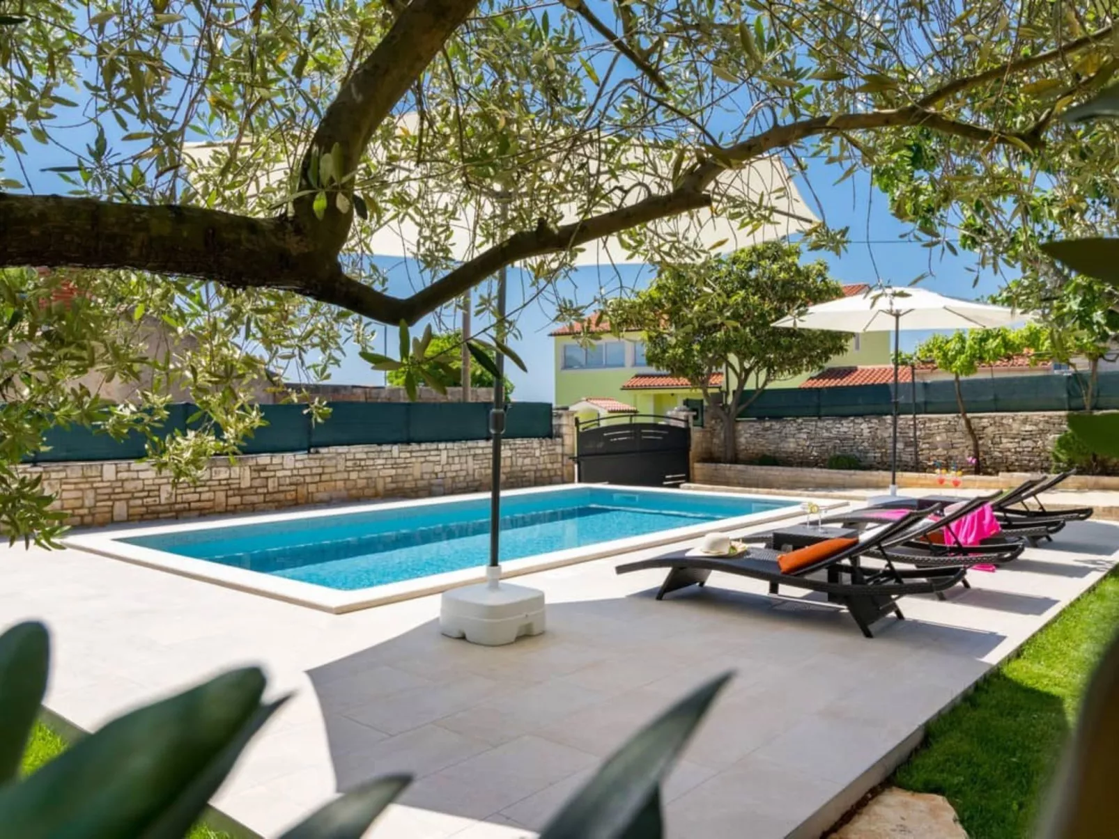 Villa Pietra - Draußen