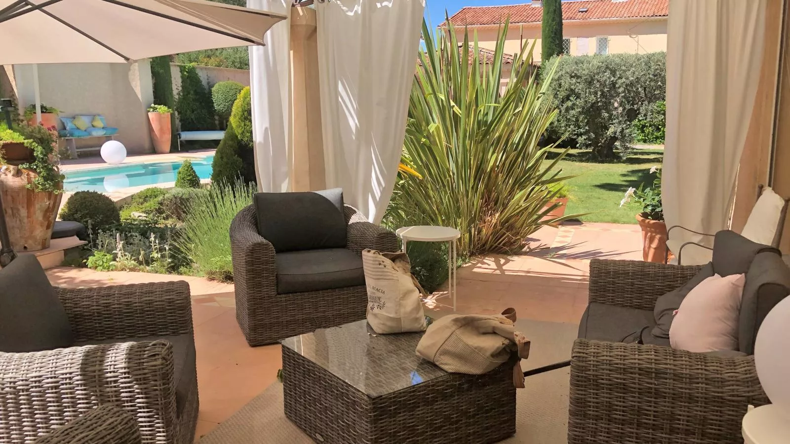 La Sarrazine-Terrace balcony