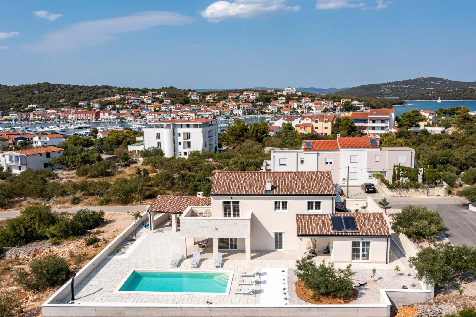 VILLA ROYAL STONE - Zones été à 5 km