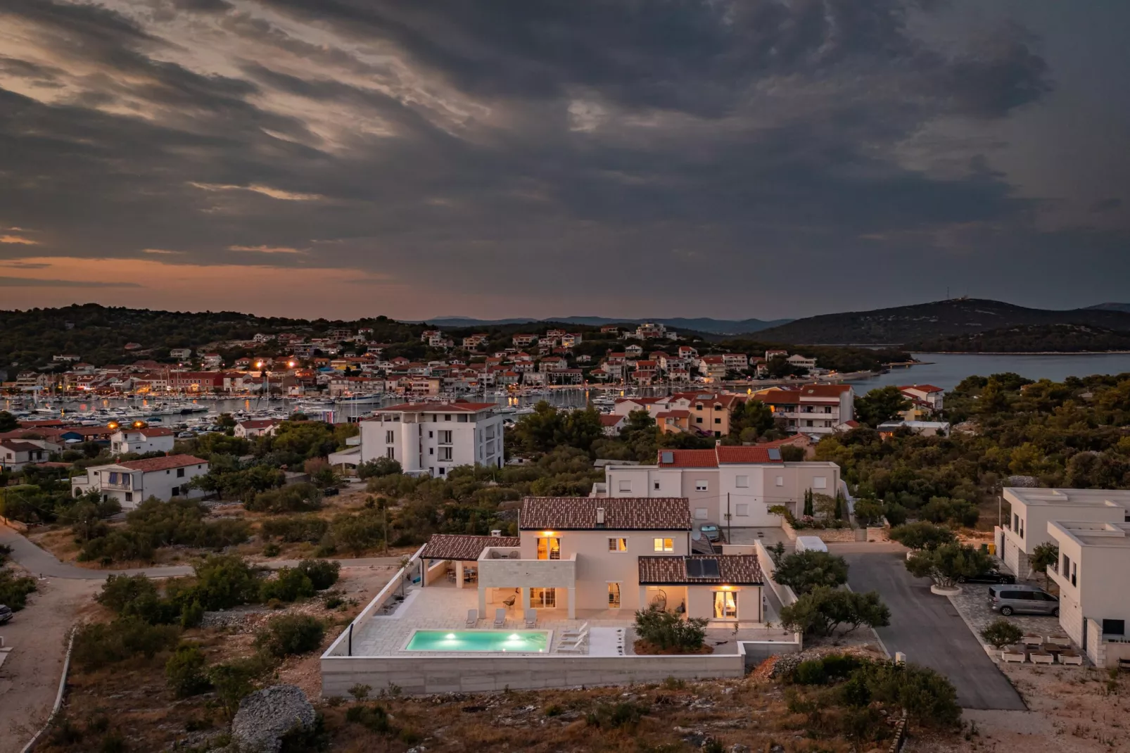 VILLA ROYAL STONE - Zones été à 5 km