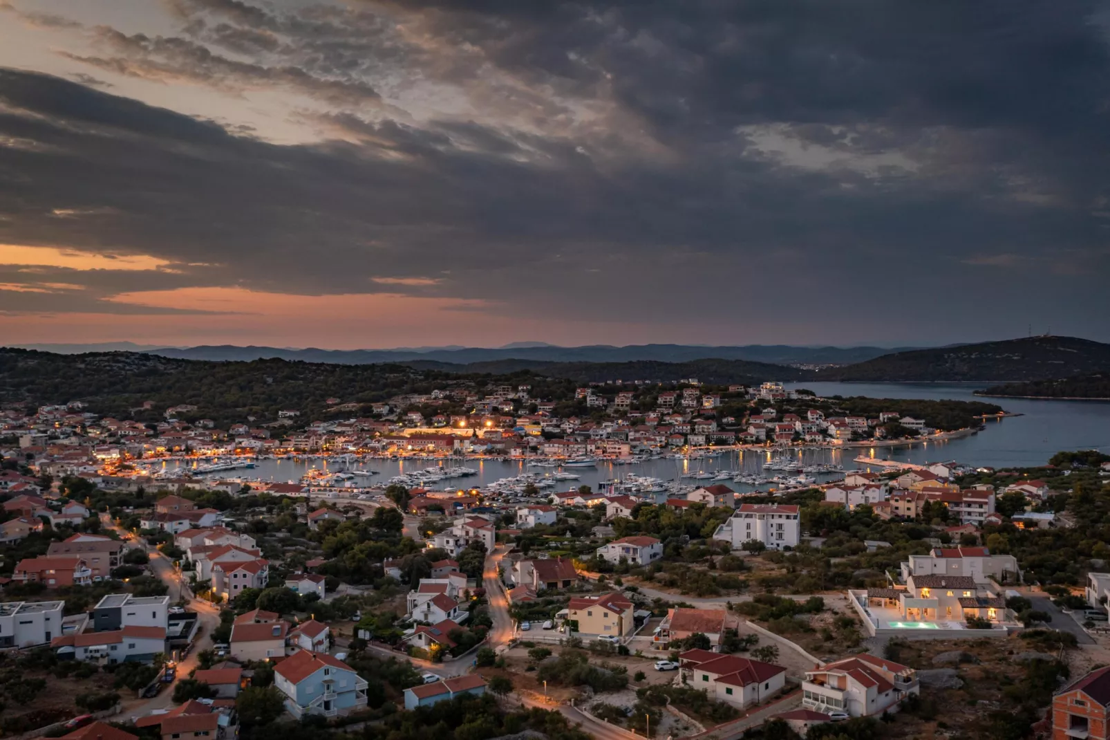 VILLA ROYAL STONE - Zones été à 20 km