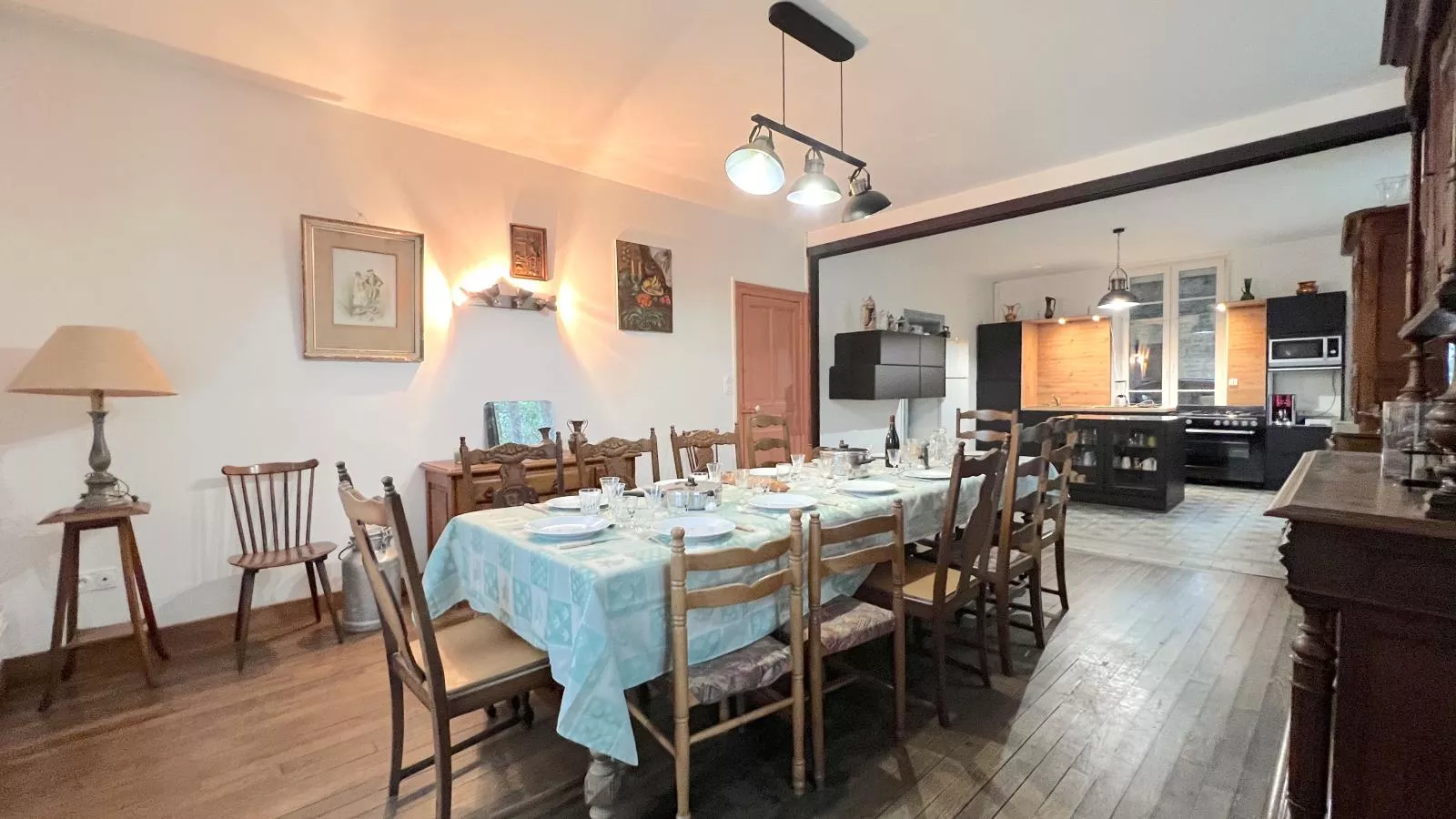 La Usine du Charme-Dining room