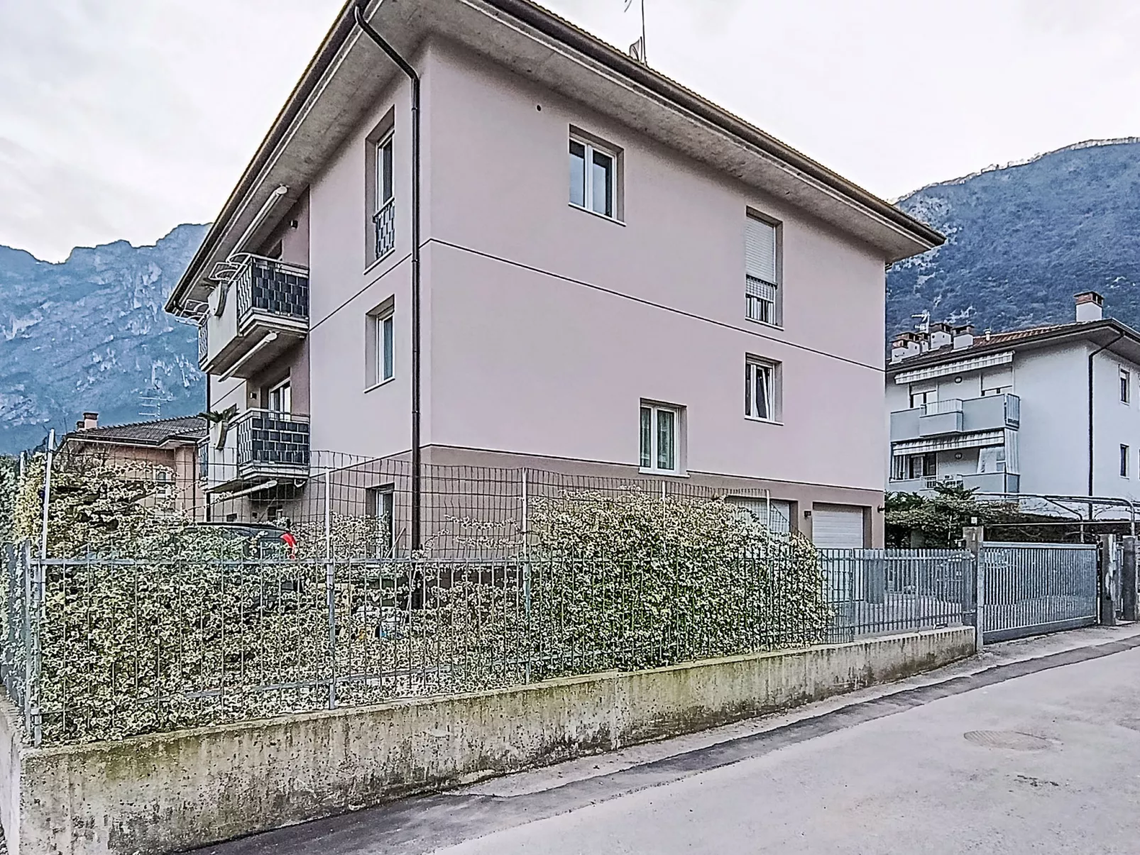 Garda Oasis - Outside