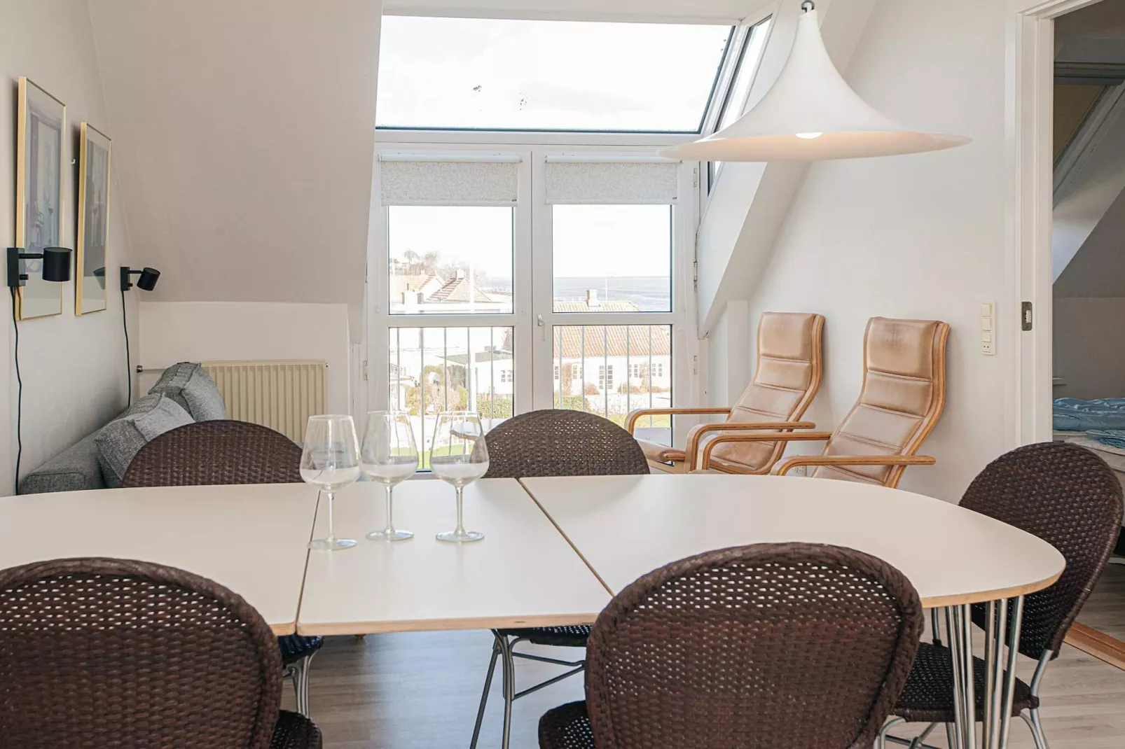 2 rooms w/partially seaview