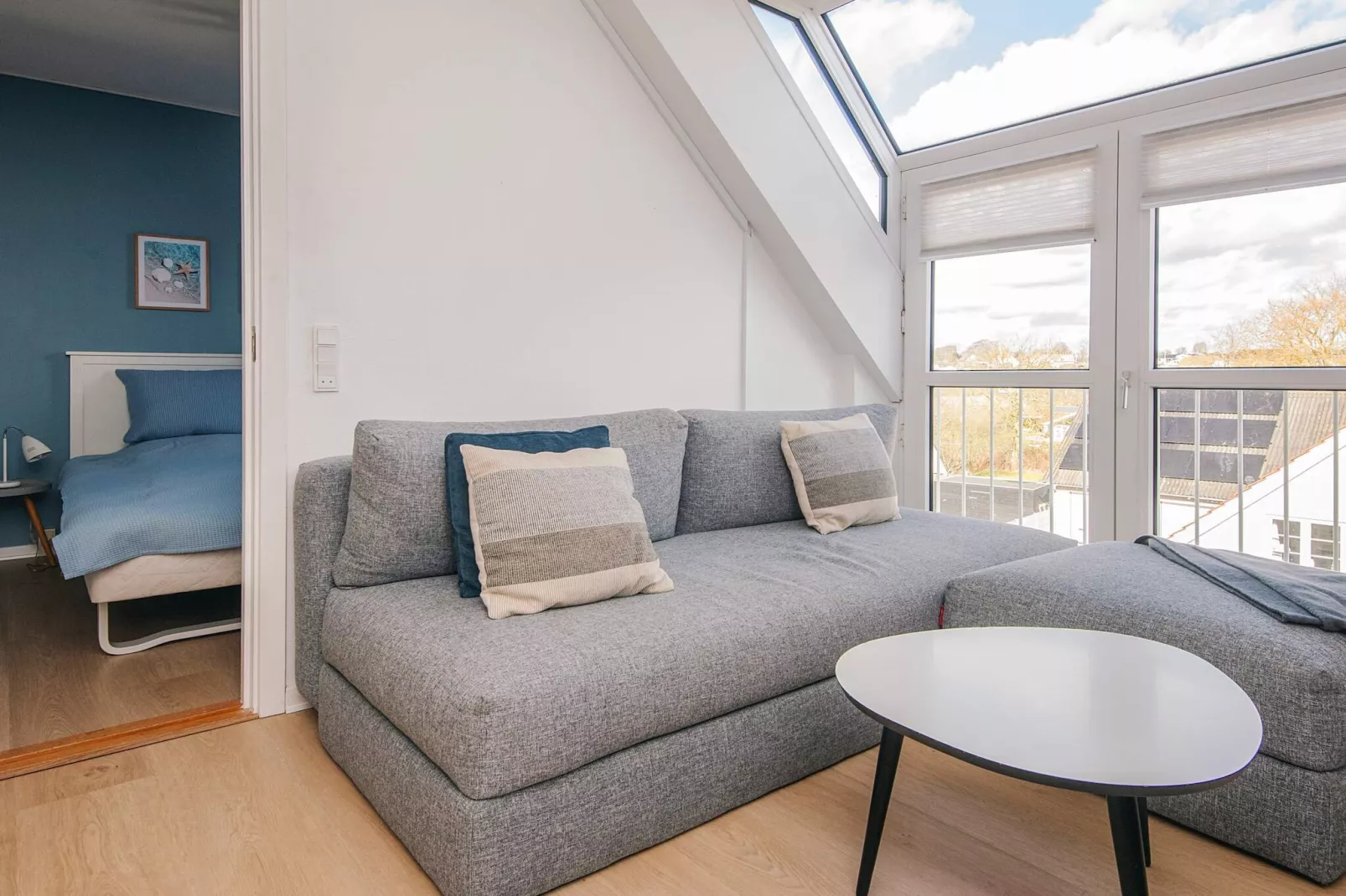 2 rooms w/partially seaview