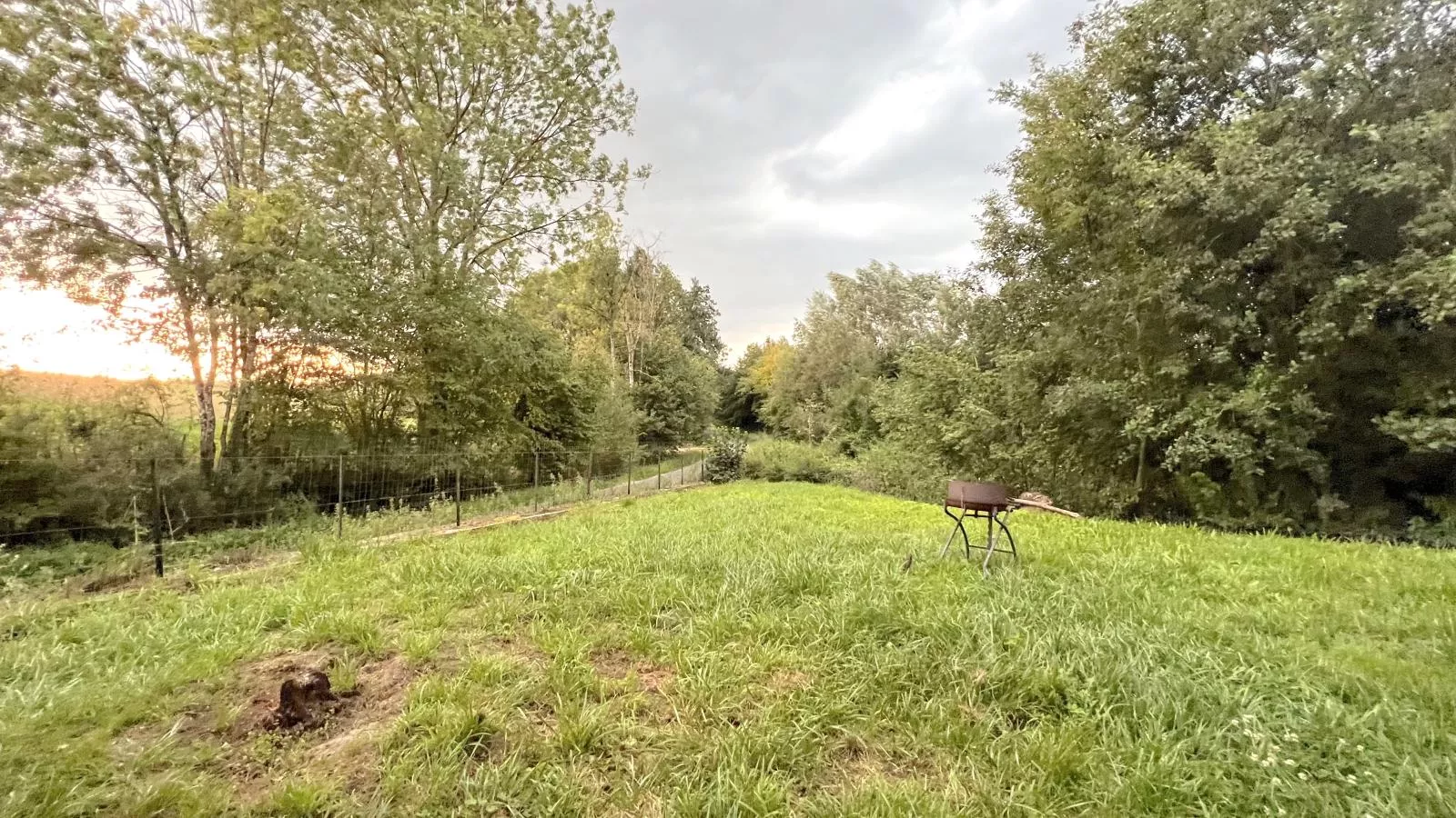 La Usine du Charme-Gardens summer