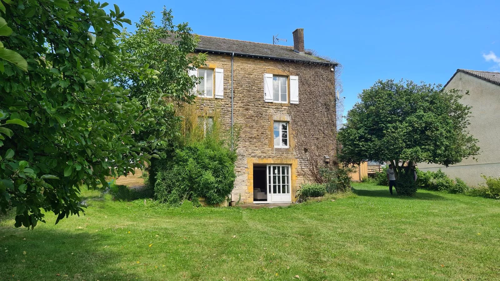 Gite du Bois-Exterior summer