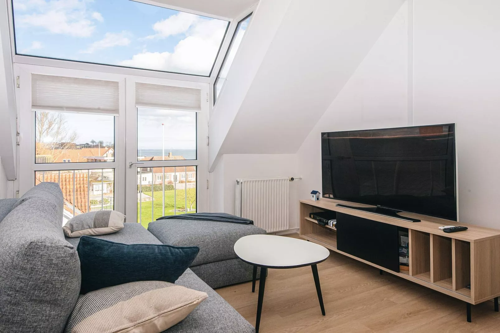 2 rooms w/partially seaview - Indoor