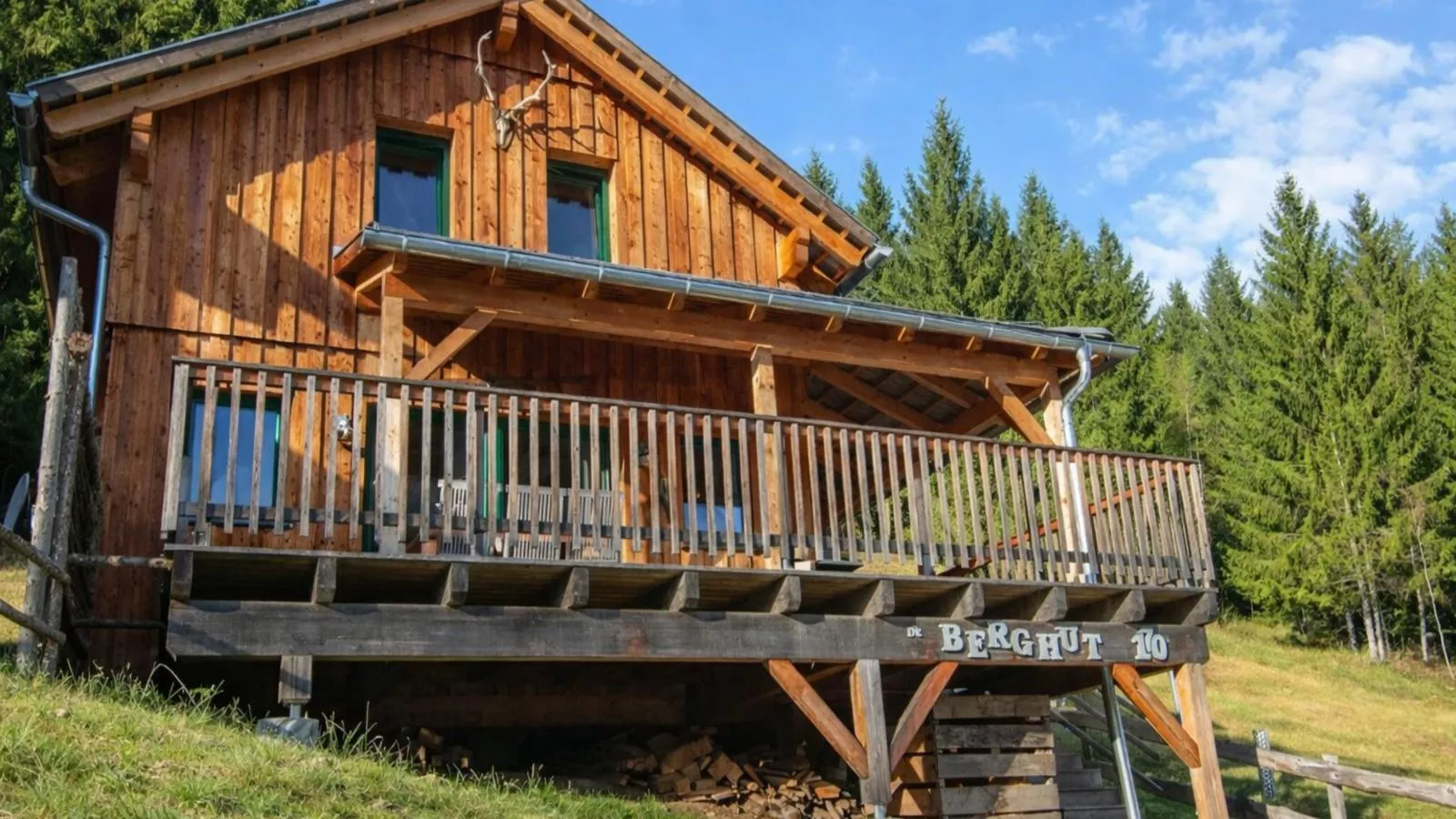 De Berghut - Exterior in summer