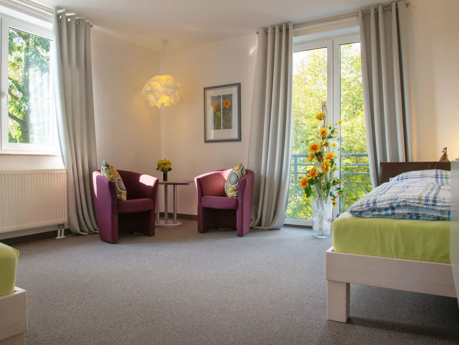 In Stadtrandlage mit guter Anbindung, sowie groß - Inside
