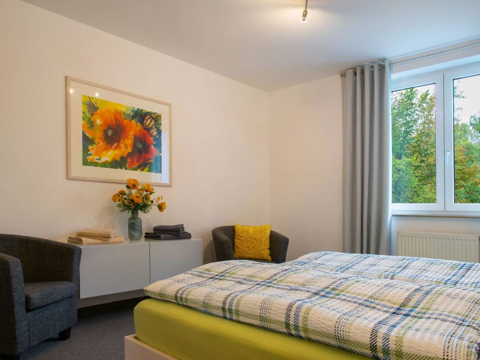 In Stadtrandlage mit guter Anbindung, sowie groß - Inside